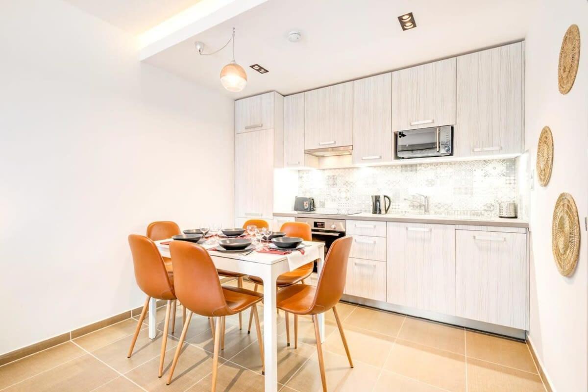 - New - With Sunny Balcony Apartment