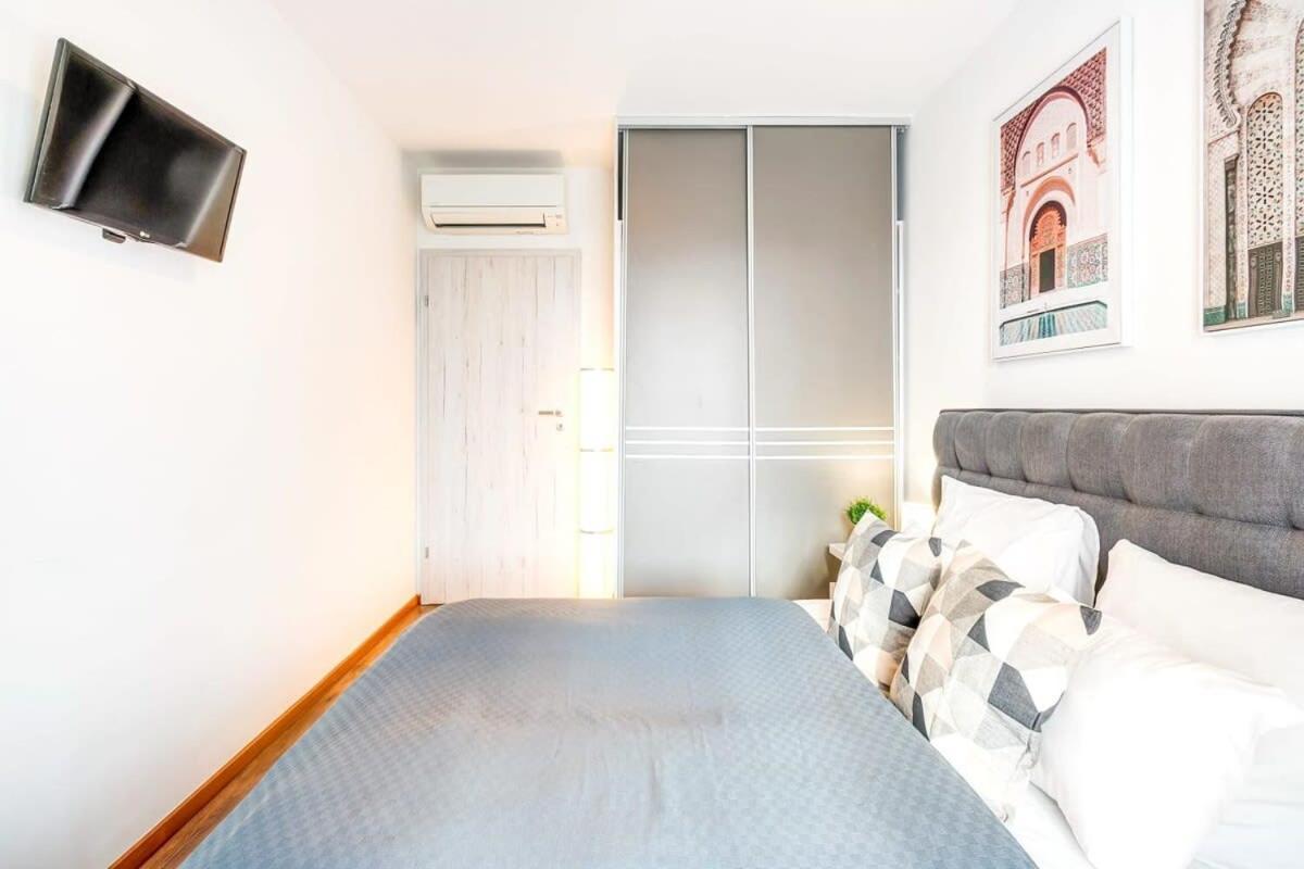 - New - With Sunny Balcony Apartment Budapest