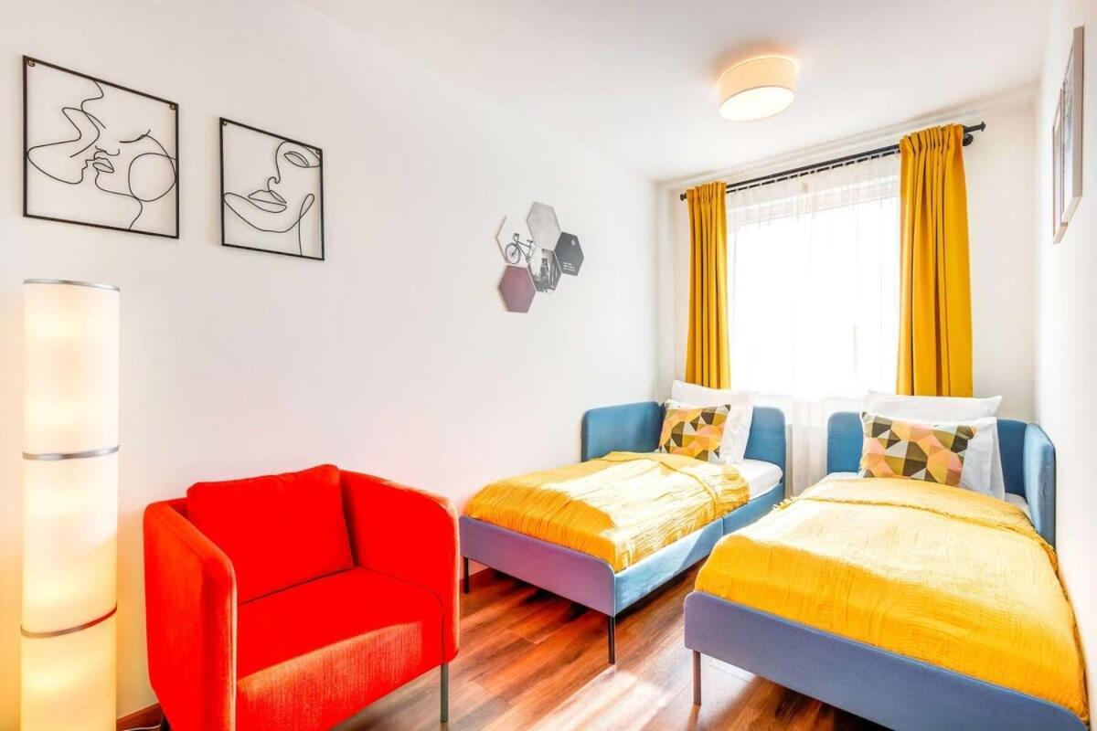 - New - With Sunny Balcony Apartment *