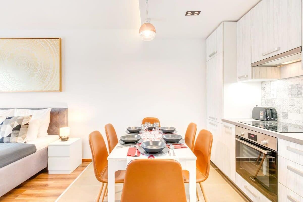 Apartament - New - With Sunny Balcony